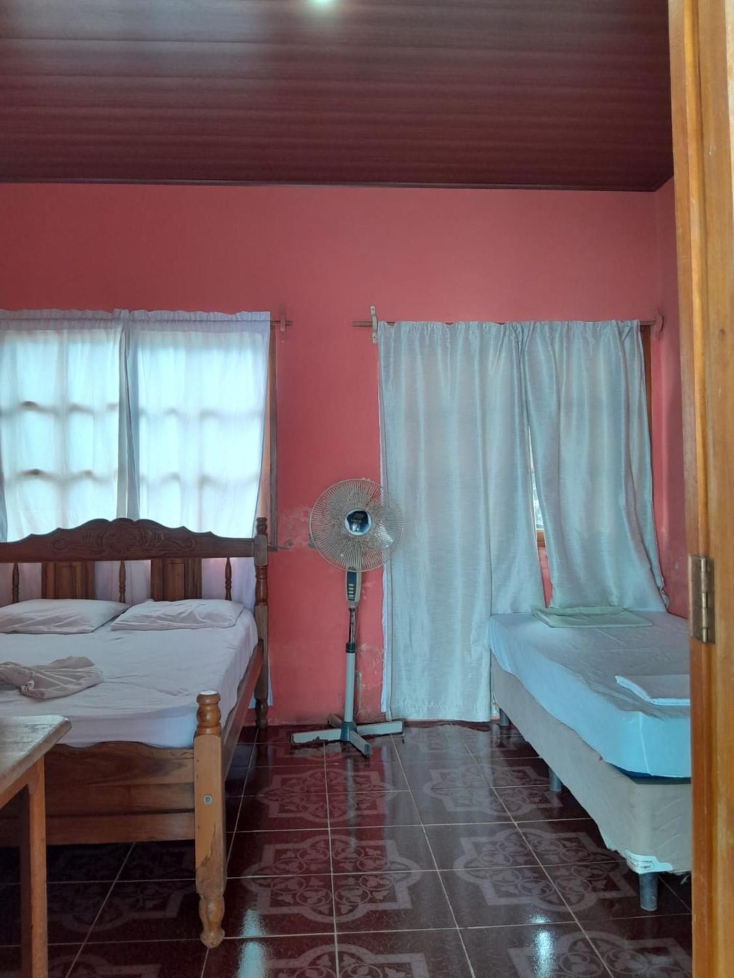 Hostel Los Chocoyos Mérida Buitenkant foto